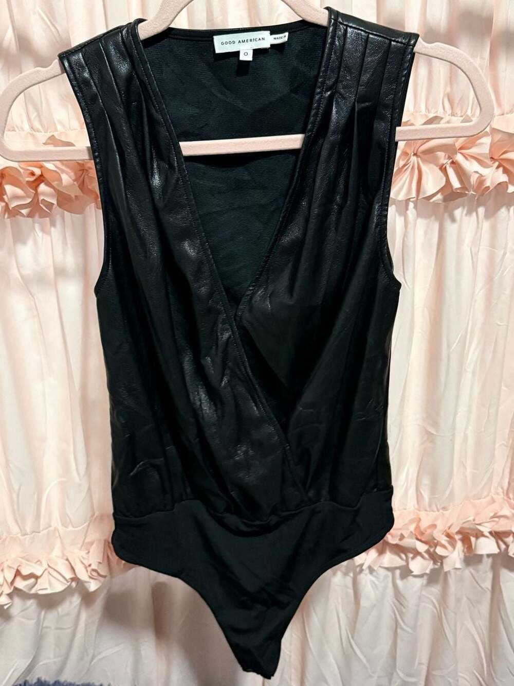 Good American Better Than Leather Better V Bodysuit in Black size 0